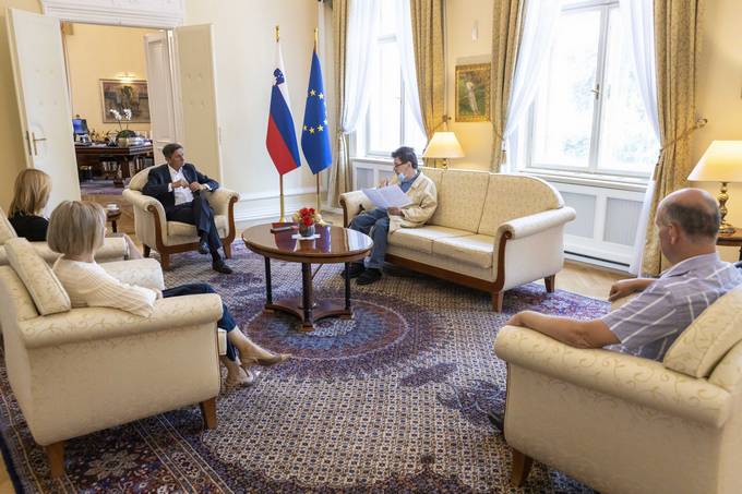 Predsednik republike je na pogovor sprejel gospoda Sama Pahorja iz drutva Edinost iz Trsta